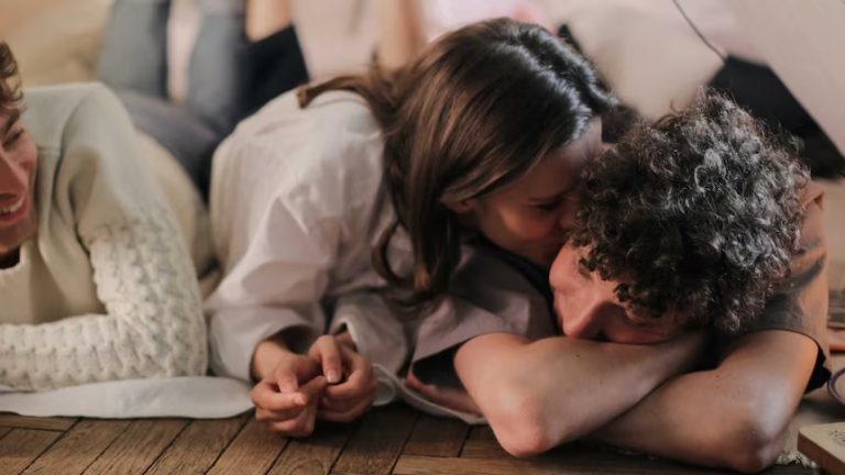 How to Navigate Love and Lust in Open Relationships: A Guide to Emotional and Physical Balance