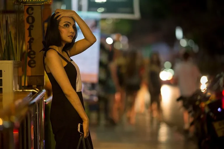 Prostitutes in France: Dating, Discretion, and the World of Adult Companionship